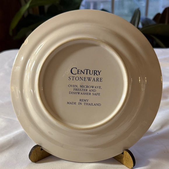 Rooster Design Ceramic Plate - Picture 2 of 2